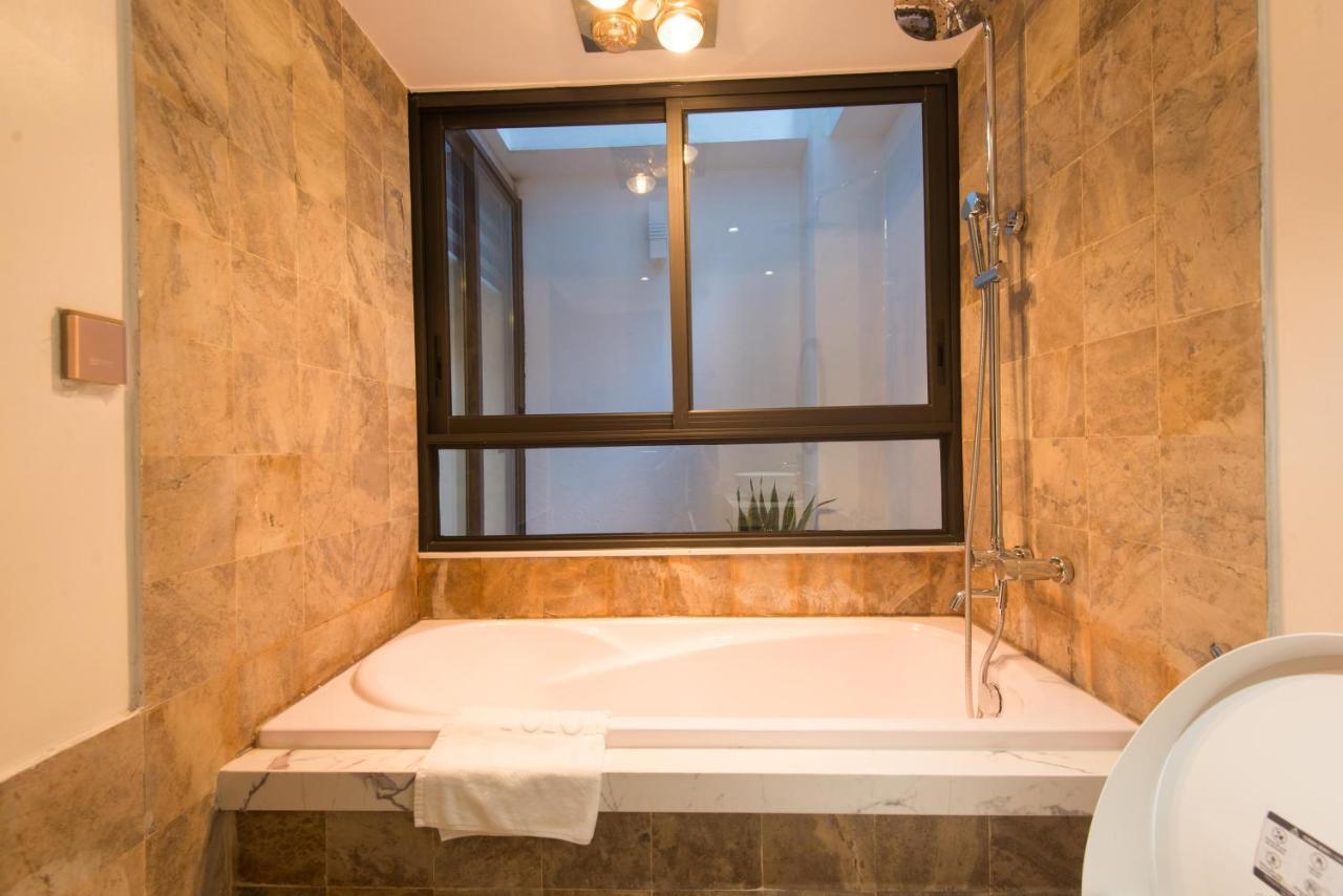 22Housing Hotel & Apartment 81 Linh Lang Hanoi Exterior foto